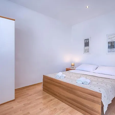 Nika-5 By Interhome Apartment Umag