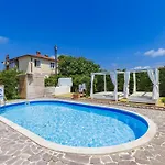 Appartamento Nika-5 By Interhome